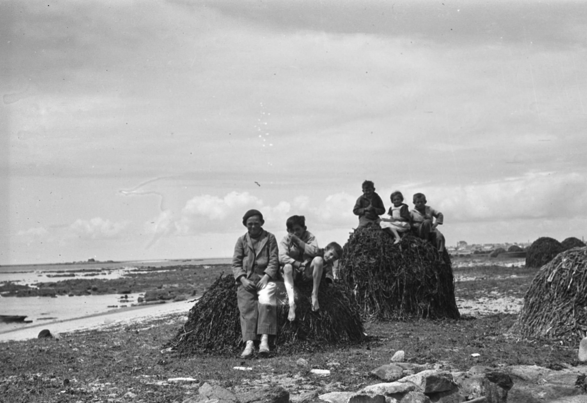 𝗷𝗲𝘂𝗻𝗲𝘀 𝗯𝗶𝗴𝗼𝘂𝗱𝗲̀𝗻𝗲𝘀 𝗮𝘂𝘅 𝗥𝗼𝗰𝗵𝗲𝗿𝘀 𝗱𝗲 𝗦𝗮𝗶𝗻𝘁-𝗚𝘂𝗲́𝗻𝗼𝗹𝗲́ - 𝗙𝗼𝗻𝗱𝘀 𝗢𝗿𝘁𝗵